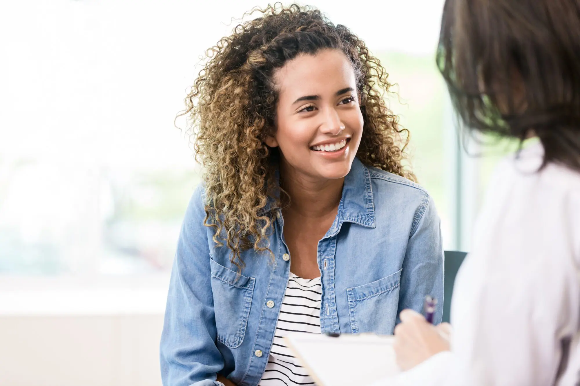 Photo d'une femme en consultation